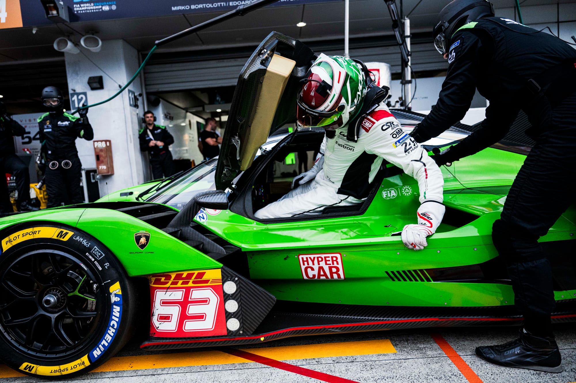 Driver change for the Lamborghini SC63 in the pits